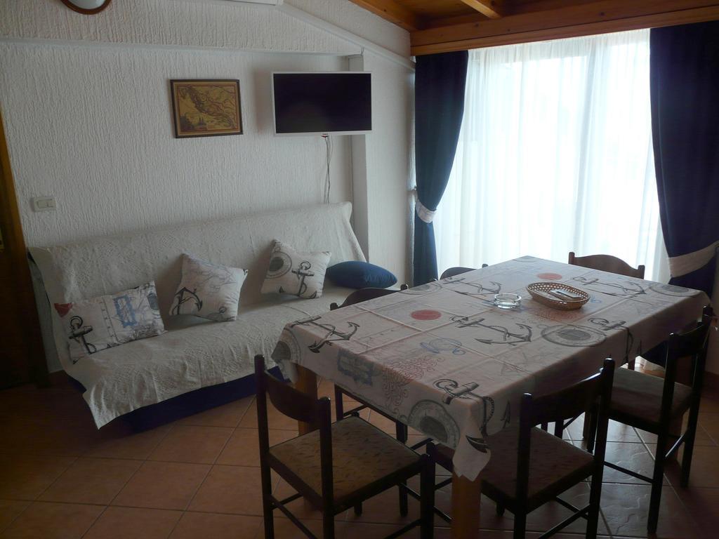Apartments Mirela Пореч Экстерьер фото