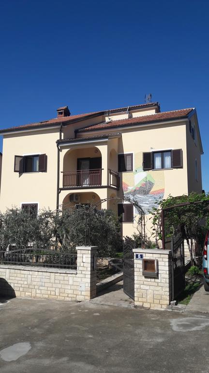 Apartments Mirela Пореч Экстерьер фото