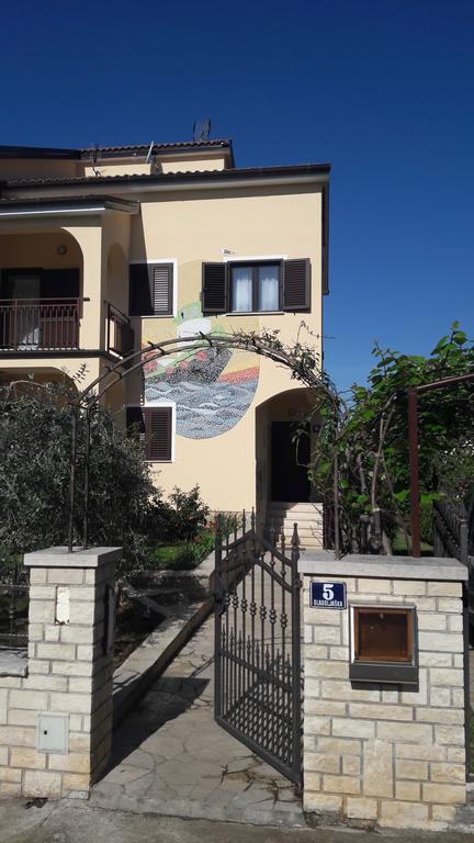 Apartments Mirela Пореч Экстерьер фото